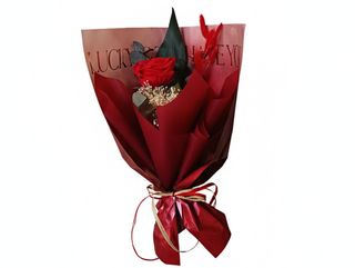 Rosa preservada decorada