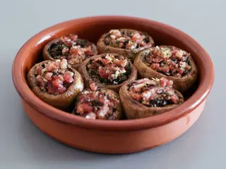CHAMPIÑONES CON JAMÓN