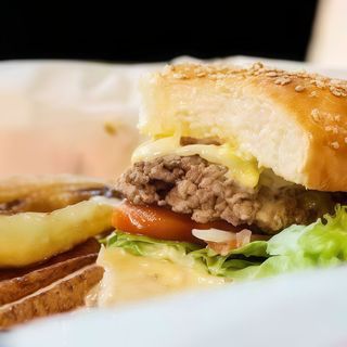 Hamburguesa De Buey Con Queso De Cabra