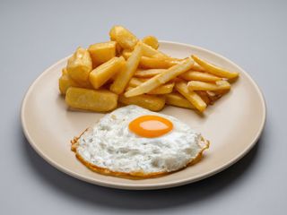 Huevo Con Patatas Fritas