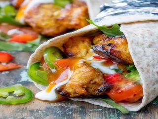 Pollo tikka pan kabab (CHICKEN TIKKA WRAP)