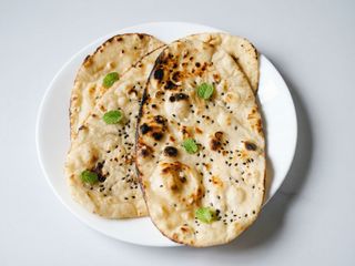 Naan De Chiles Verdes Y Cilantro
