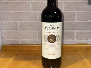 Vino tinto los molinos