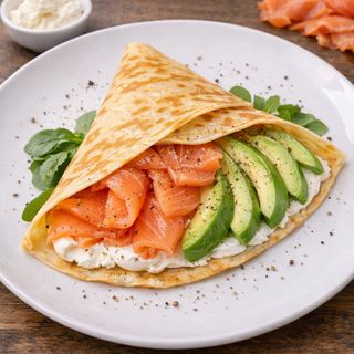 Crepe De Aguacate, Salmón Ahumado y Queso crema