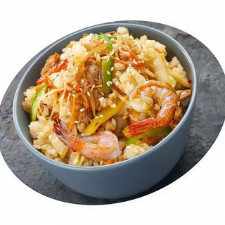 WOK Arroz frito con mariscos / WOK Fried rice with seafood