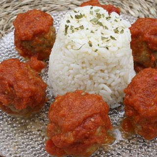 Albóndigas Con Tomate