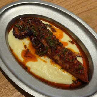Pulpo a la gallega con parmentier de patata
