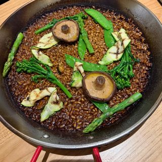 Arroz de calabacín, tirabeques, setas, bimi y brotes de espinacas (1 Persona)