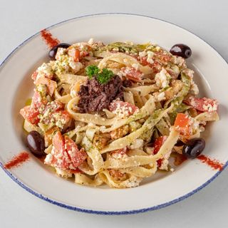 Hilopites al huevo con queso feta al grill