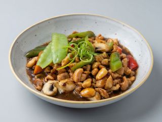 Pollo Corral Con Almendra