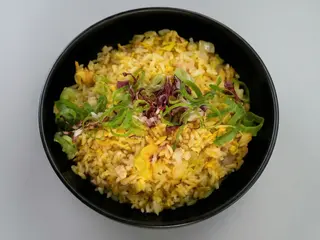 Arroz Frito Con Curry Y Pollo