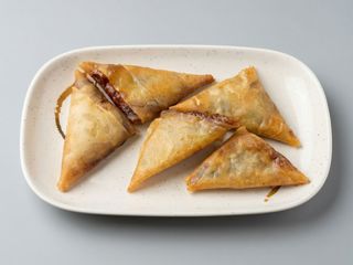 13. Samosas De Carne Y Curry (5 Uds.)