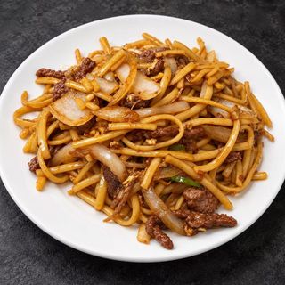 Tallarines fritos con ternera