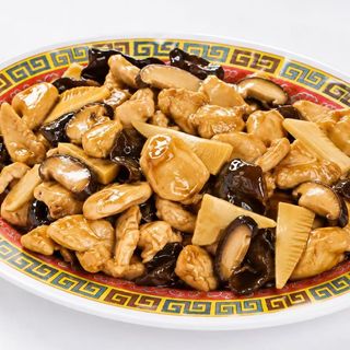 Pollo Con Bambú Y Setas Chinas