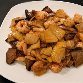 gambas con bambú y setas chinas