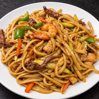 Tallarines Fritos Con Tres Delicias