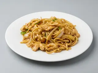 Tallarines Fritos Con Pollo