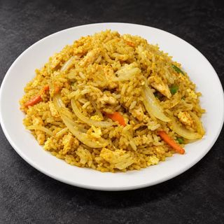 Arroz Frito Con Pollo Y Curry