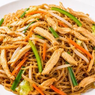 Fideos chinos con pollo