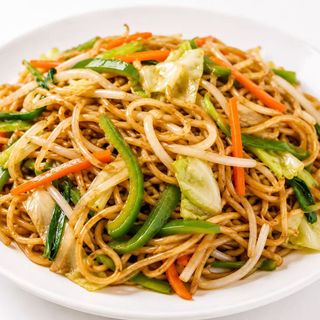 Tallarines fritos con verduras