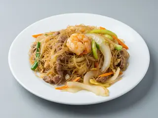 Fideos chinos con tres delicias