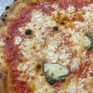 Pizza margherita mediana