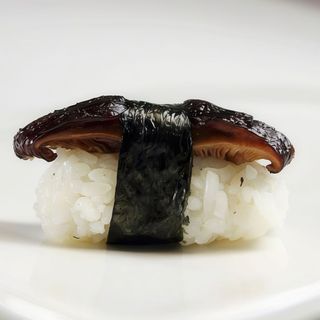 Nigiri de shitake (1 pza.)