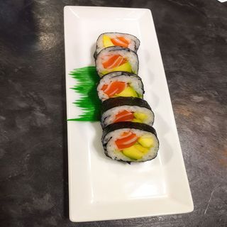 Futomaki Salmón y Aguacate