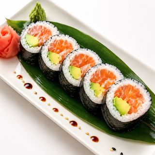 Futomaki Salmón y Aguacate