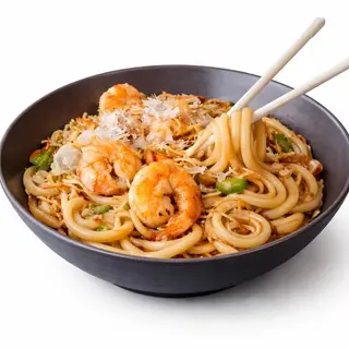 Yakiudon con langostinos