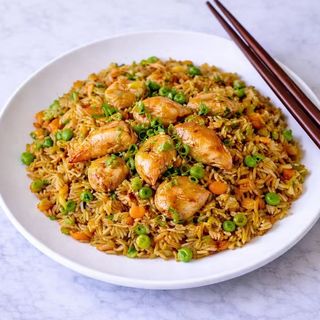 Yakimeshi con pollo