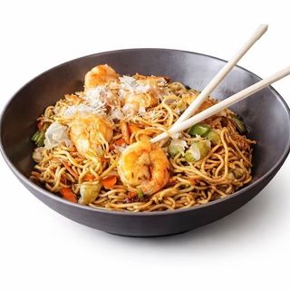 Yakisoba con langostinos