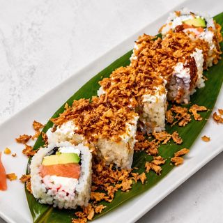 Uramaki especial crunchy de salmón (8 pzs.)