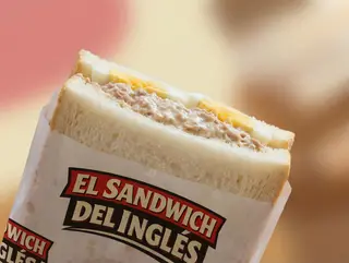 Atún con huevo Sandwich
