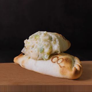 Empanada de cebolla y queso