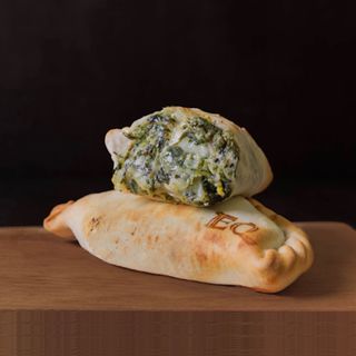 Empanada de espinacas y queso
