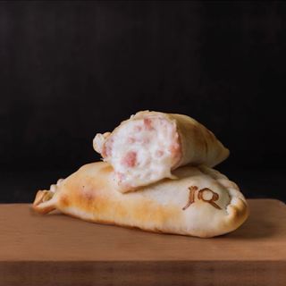 Empanada de jamón y queso