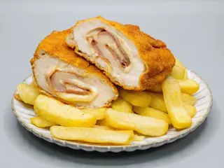 Cachopo de Pollo, + Bebida + Patatas
