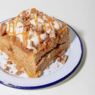 Tarta de Zanahoria, queso crema, nueces, caramelo, nata 