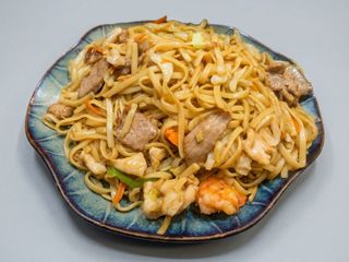 Tallarines Tres Delicias三鲜炒面