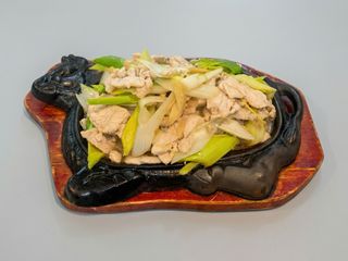 Pollo con Jengibre Y Cebilleta 姜葱鸡