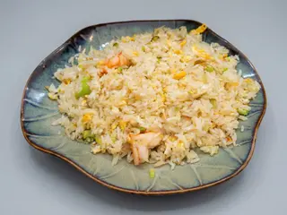 Arroz Frito Con Apio Y Gambas芹菜虾炒饭