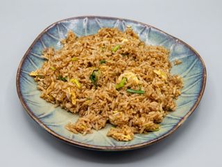 Arroz Frito Con Verduras Y Salsa Soja酱油素炒饭