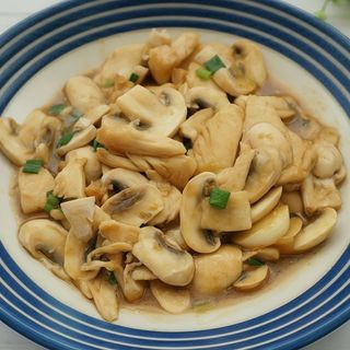 76. Pollo Con Champiñón