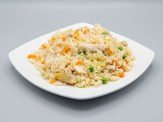23. Arroz Frito Con Pollo Y Maíz