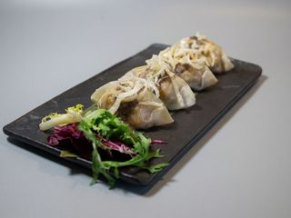Gyozas caseras de cerdo trufadas