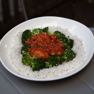 Albóndigas de Ternera con Arroz Basmati y Brócoli