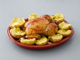 Medio Pollo Con Jugo Sin Patatas asadas