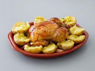 Medio Pollo Sin Jugo Y Sin Patatas asadas