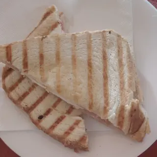 BIKINI JAMON PAIS... QUESO Y HUEVO FRITO